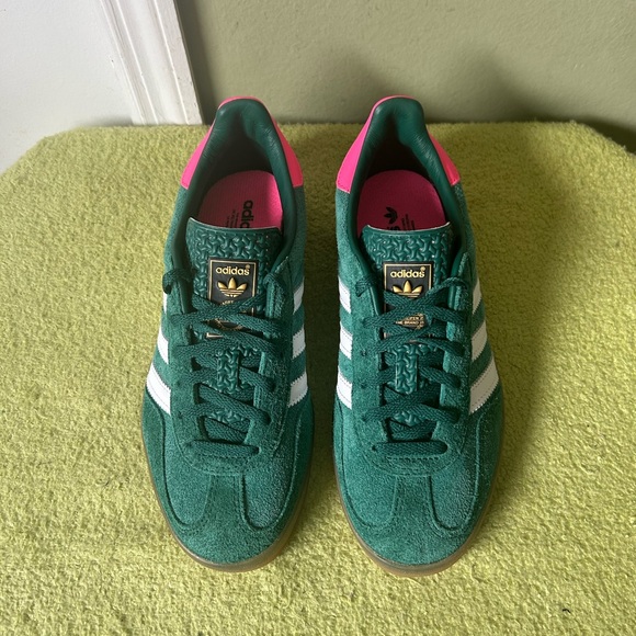 Adidas Forest Green Suede/Leather Sneakers with Pink Highlights NWOB - Picture 1 of 13